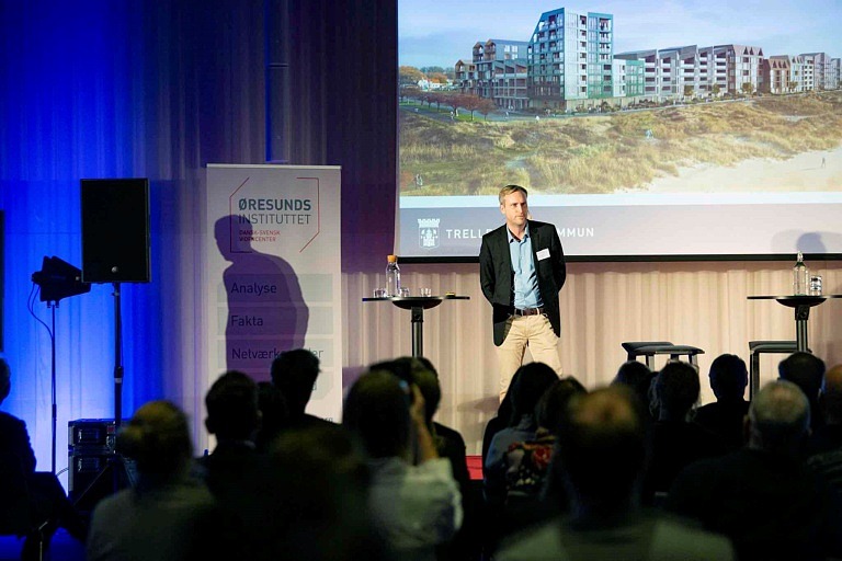 Mattias Hägg, tf. tillväxt- och näringslivsdirektör berättar om Kuststad 2025 på Real Estate Øresund i Malmö den 8 februari 2024. Foto: Real Estate Øresund.